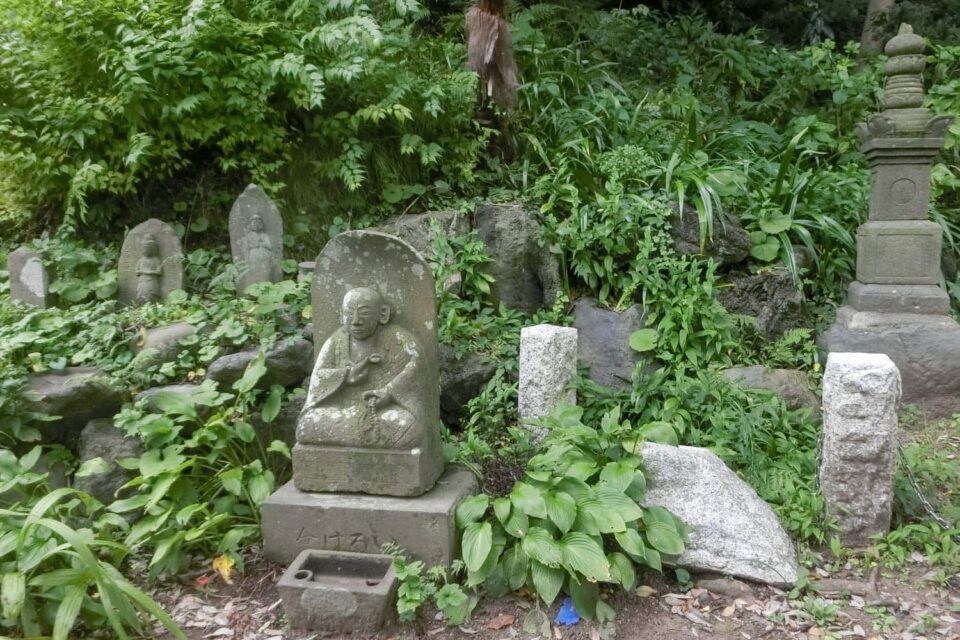 石仏・宝篋印塔